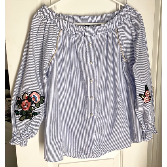 RARE! Off Shoulder, Pearl, Pinstripe Top from Italy - Picture 4 of 8